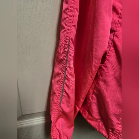 Brooks Nightlife Essential II Running Jacket Pink for Women -- Size: Med - Picture 7 of 17